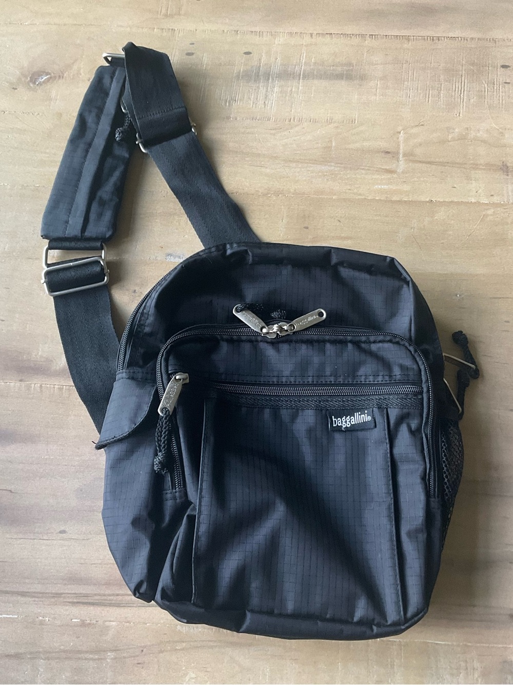 Baggallini Black Small Crossbody Messenger Sling Bag